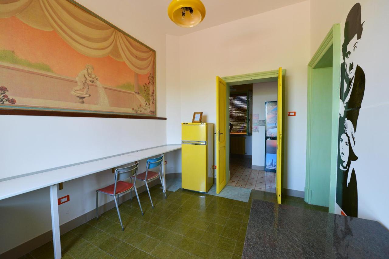 Ostello La Stazione Alba Adriatica Bagian luar foto