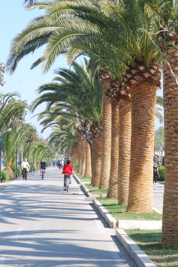Ostello La Stazione Alba Adriatica Bagian luar foto