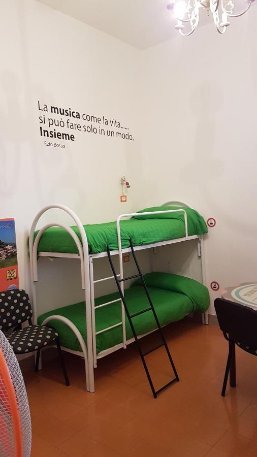 Ostello La Stazione Alba Adriatica Bagian luar foto